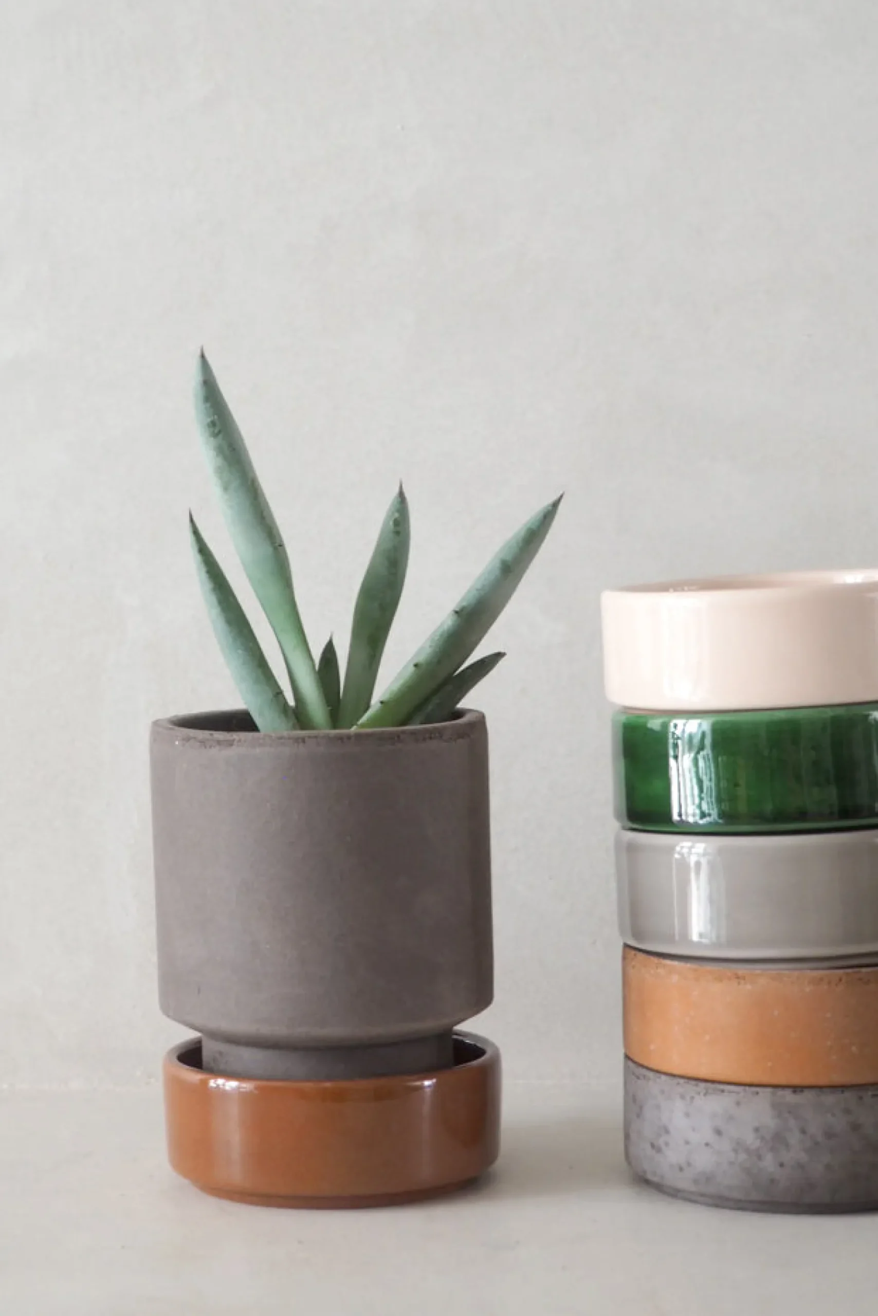 Hoff krukke, raw grey + rosa underskål, gulvkrukke